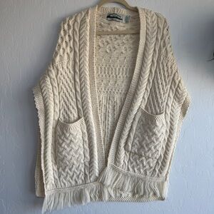 Aran Crafts Ireland 100% Merino Wool Pocket Shawl Wrap Fringe Cable Knit Ivory